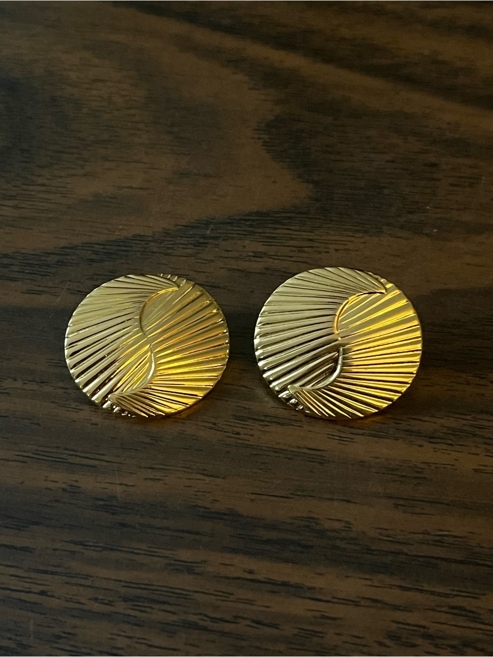 Vintage Abstract Gold tone Oval Sunburst/Yin Yang Post Earrings